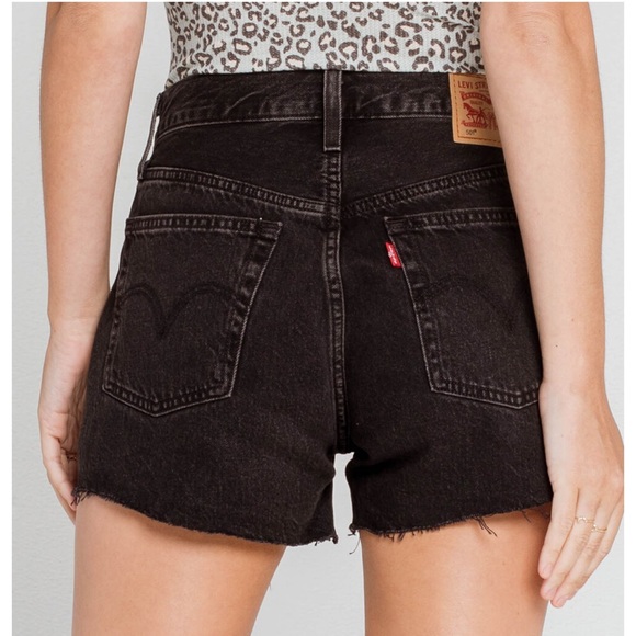 🖤NWOT LEVIS 501 HIGH RISE WOMENS DENIM SHORTS LUNAR BLACK | Black Distressed🖤 - Picture 3 of 6